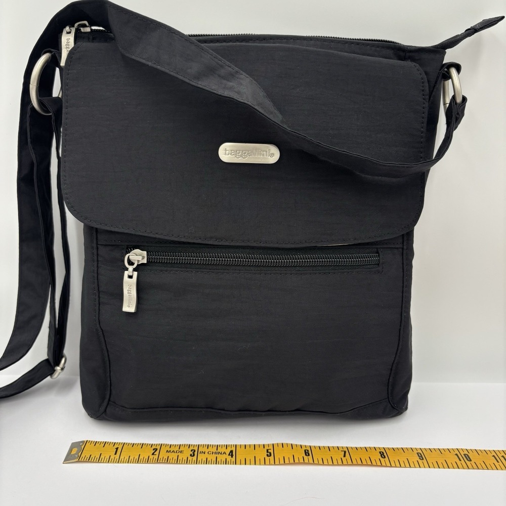 Designer Handbag BAGGALLINI Black Nylon Multi Pocket Travel Bag Purse Unisex - Picture 5 of 15